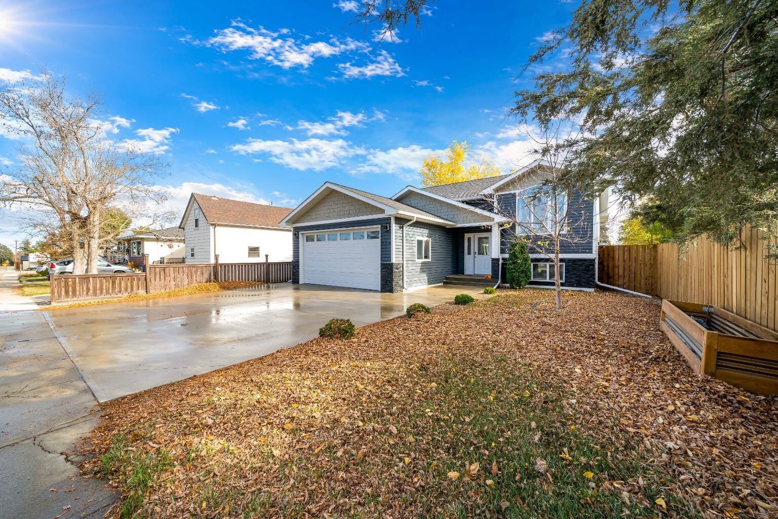 Property Photo:  316 3 Street W  AB T0K 0G0 