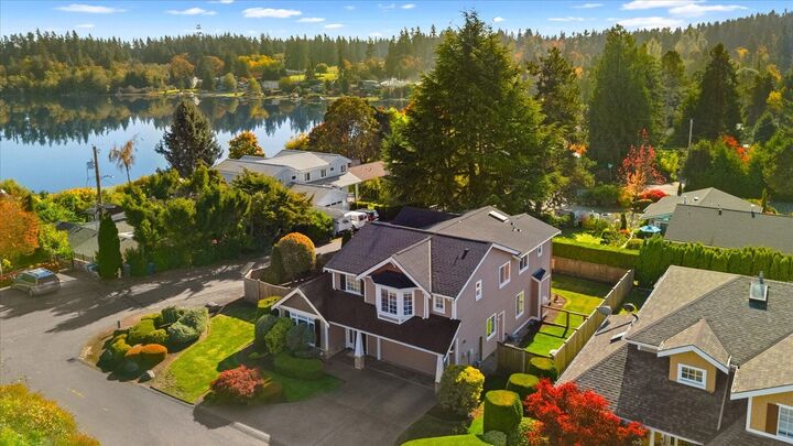 Property Photo: 24014 74th Avenue W WA 98026