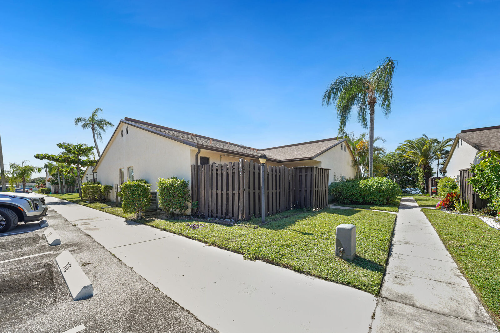 Property Photo: 3703 Waterview Circle 37C FL 33461
