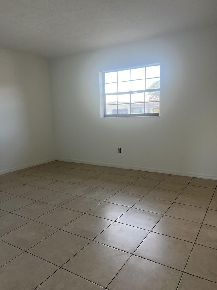 Property Photo:  952 SE Walters Terrace  FL 34983 