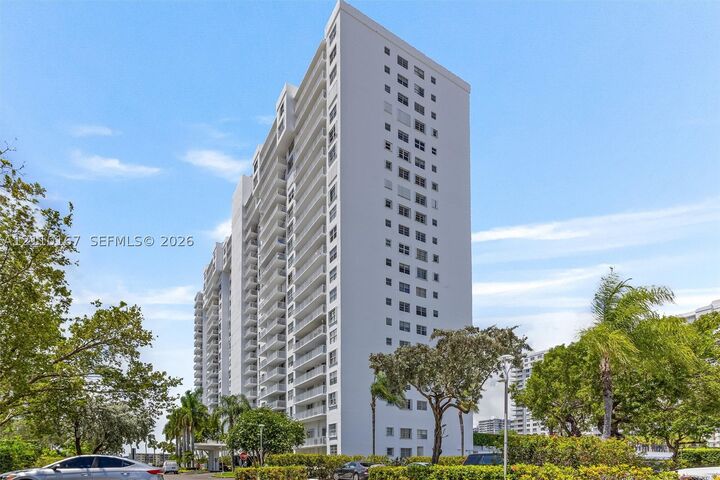 Property Photo: 2851 NE 183rd St 309E FL 33160