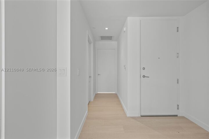 Property Photo: 1400 Biscayne Blvd 1402 FL 33132