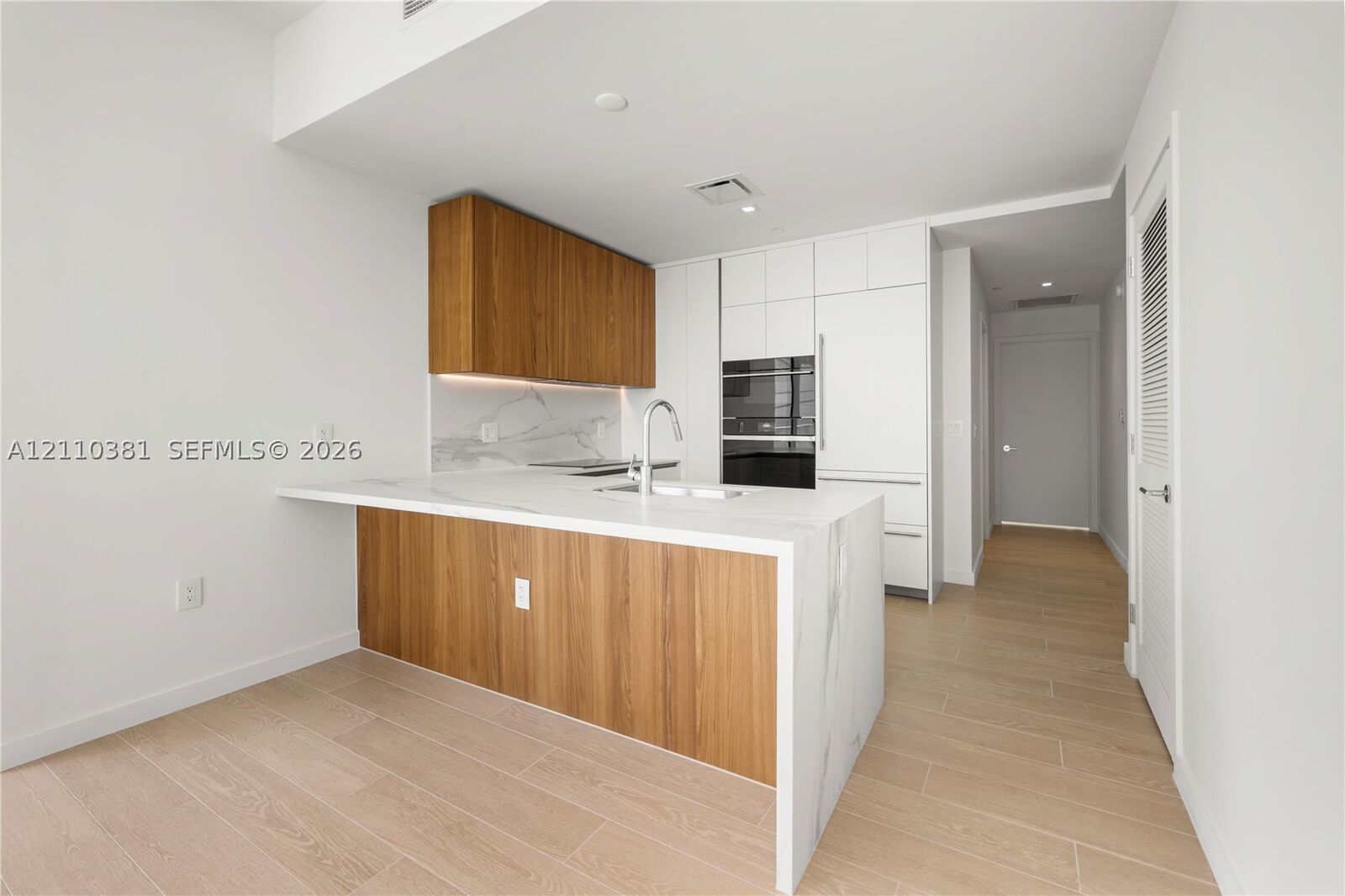 Property Photo:  1400 Biscayne Blvd 902  FL 33132 