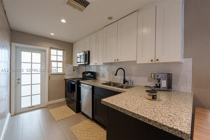 Property Photo: 1351 Meridian Ave 5 FL 33139