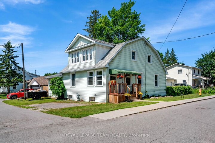Property Photo:  301 Oxford Street E  ON K0G 1J0 