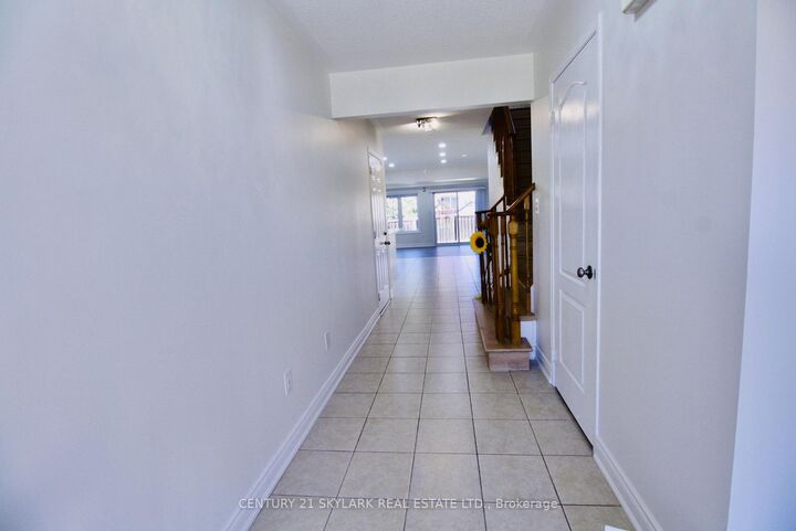 Property Photo:  61 Lightcatcher Circle  ON L6P 3P5 