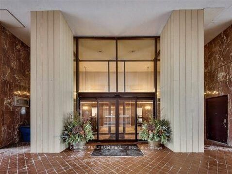 Property Photo: 260 Heath Street W 1502 ON M5P 3L6