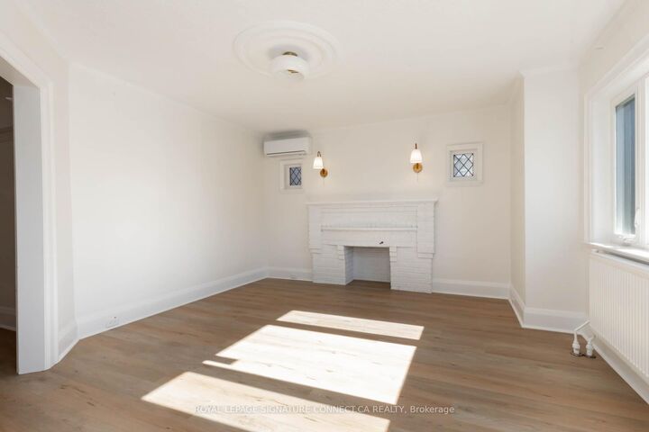 Property Photo:  208 Floyd Avenue  ON M4J 2J1 