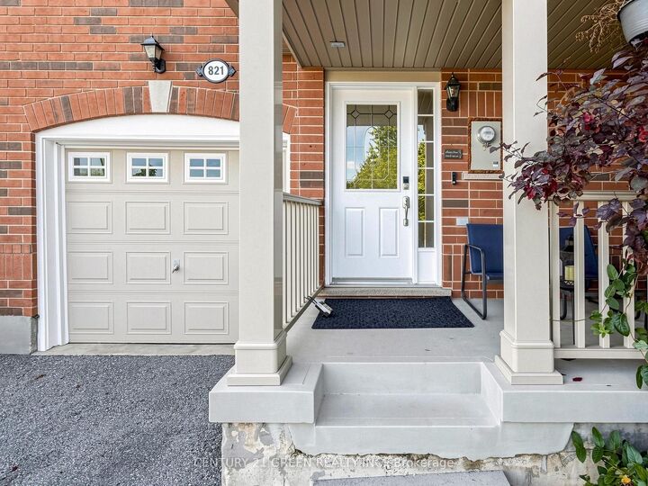 Property Photo:  821 Bennett Boulevard  ON L9T 6X9 