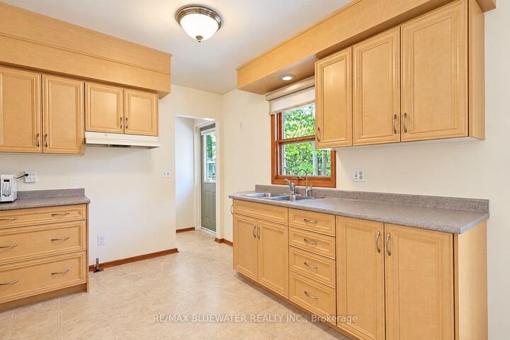 Property Photo:  10138 Edmonds Boulevard  ON N0M 1T0 