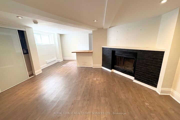 Property Photo:  118 Pembroke Street L1  ON M5A 2N8 