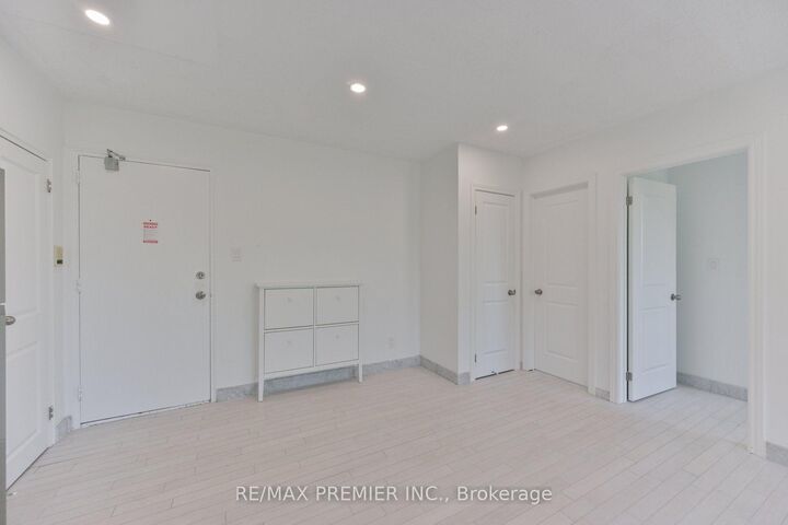 Property Photo:  10 Ellison Avenue 202  ON M3H 2J6 