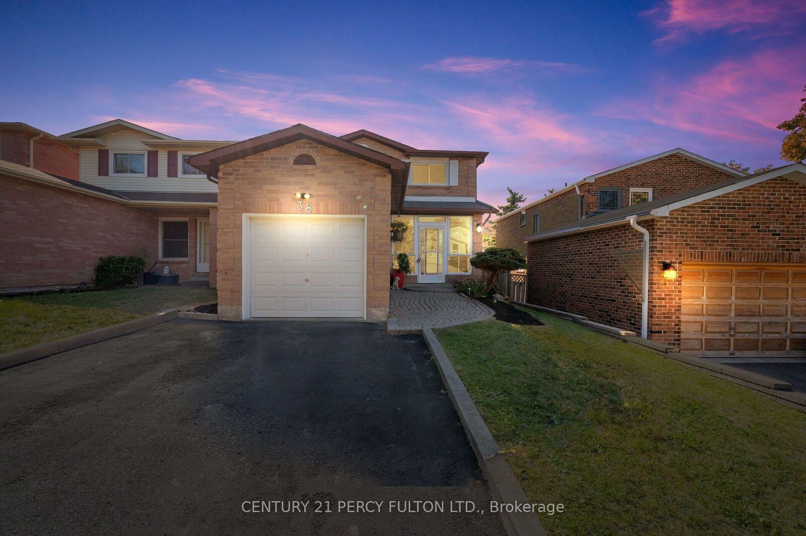 Property Photo:  38 Palmer Drive  ON L1S 5T9 