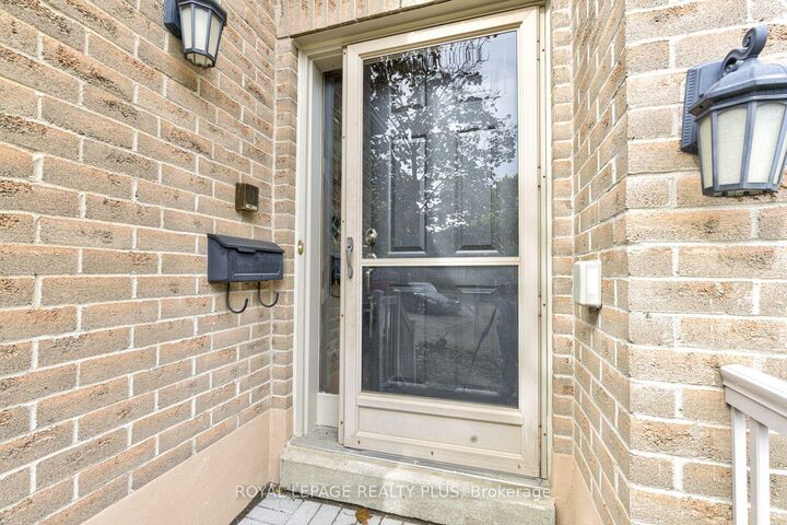Property Photo:  5490 Glen Erin Drive 3  ON L5M 5R4 