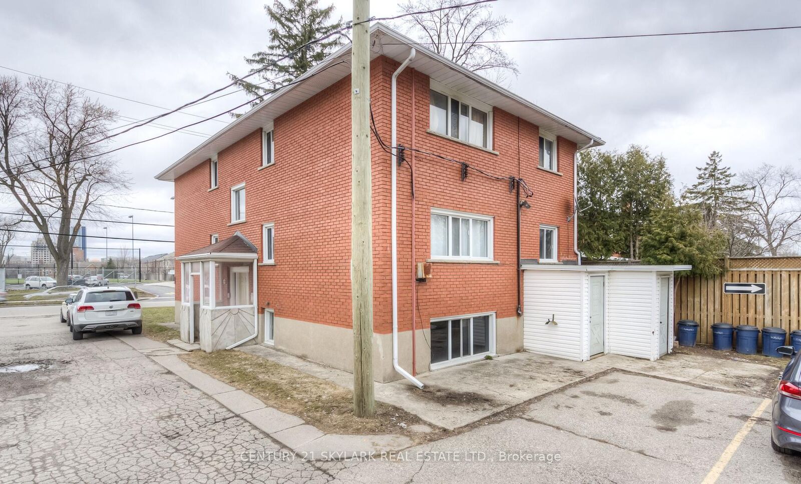 Property Photo:  75 Highland Road E 2  ON N2M 3V8 