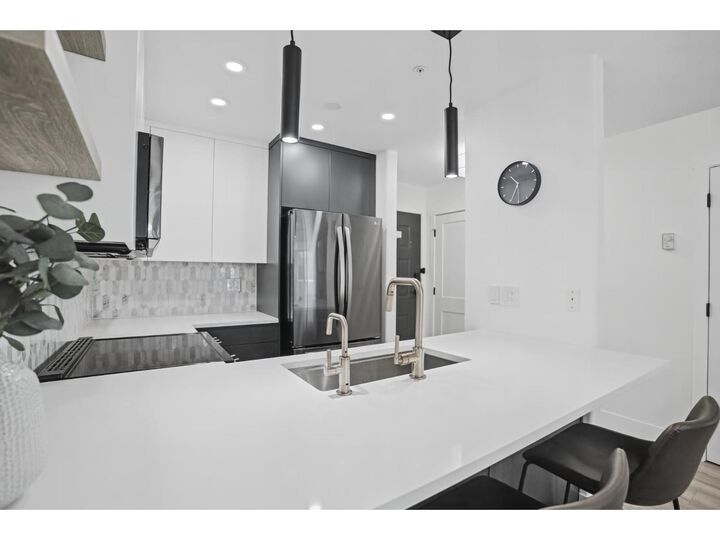 Property Photo: 328 Esplanade Avenue 412 BC V0M 1K0