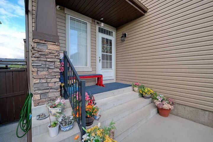 Property Photo:  247 Pantego Way NW  AB T3K 0C2 