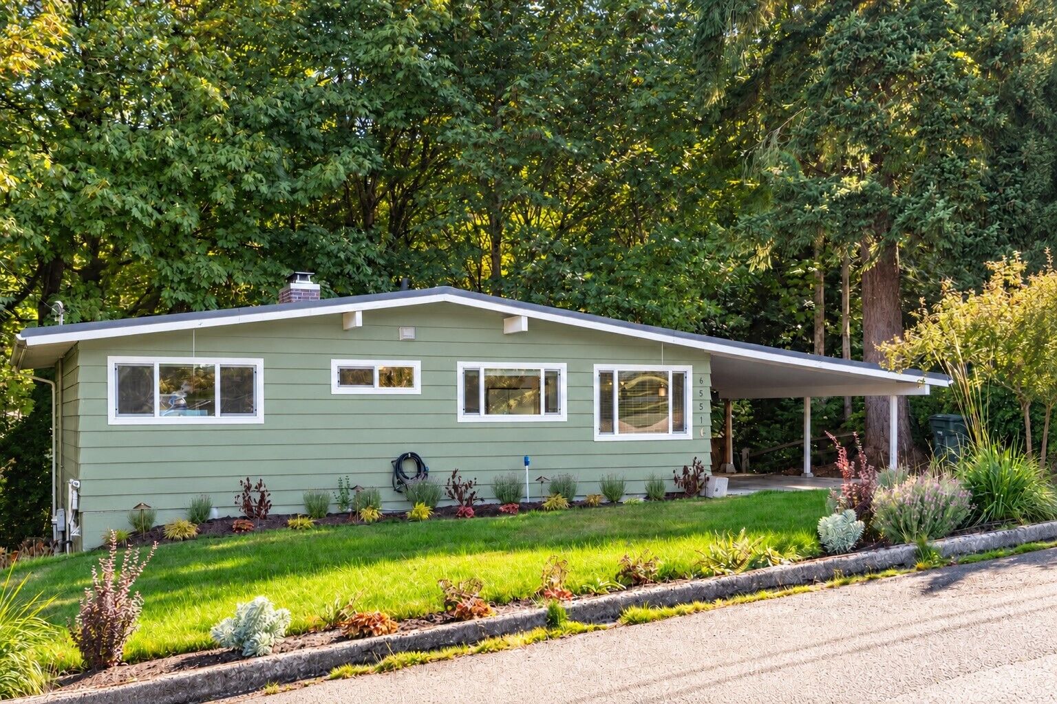 Property Photo:  4552  151st Avenue SE  WA 98006 