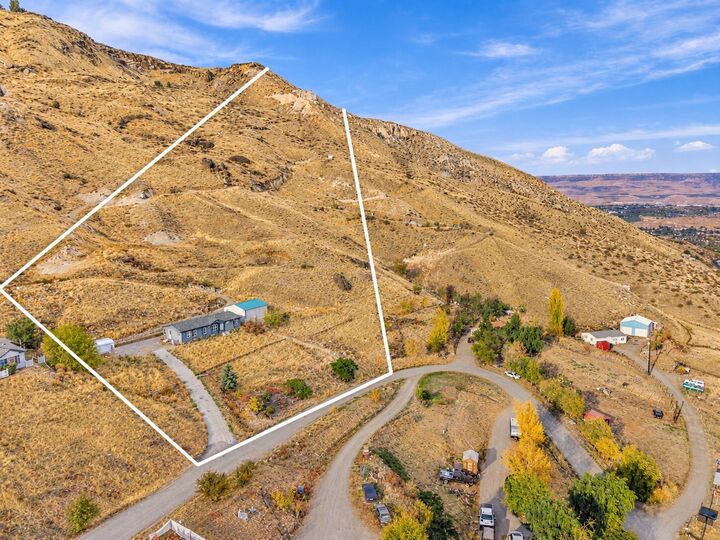 Property Photo:  3570  Pinnacle Place  WA 98828 