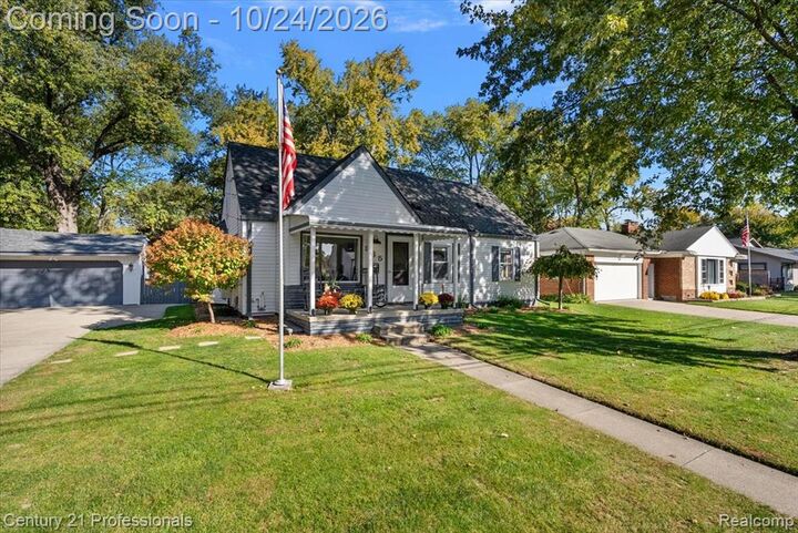 Property Photo:  935 Ottawa Drive  MI 48073 