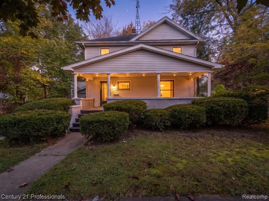 Property Photo:  262 E River Street  MI 49238 