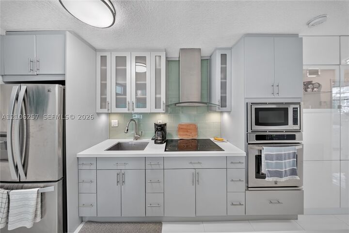 Property Photo: 335 Collins 203 FL 33139