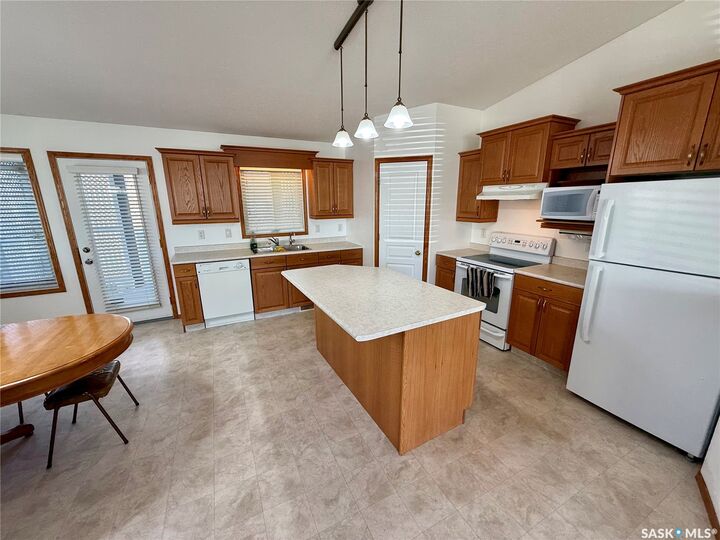 Property Photo:  3512 Bishop Crescent E  SK S4Z 1A6 