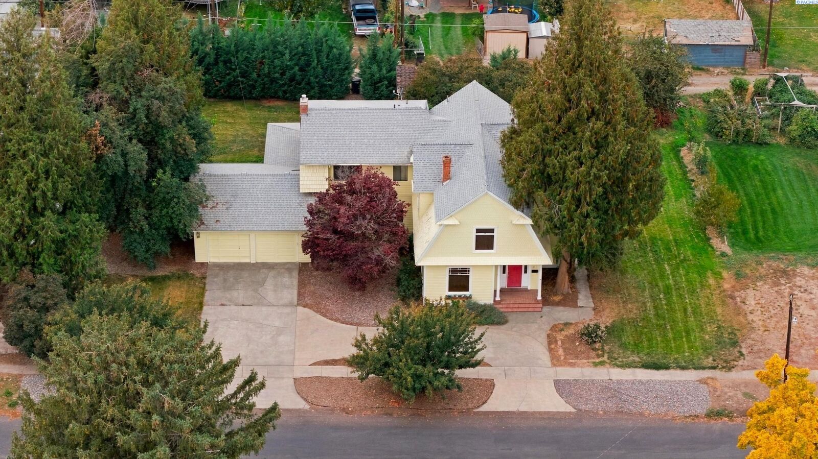 Property Photo: 831 Guernsey St WA 99350