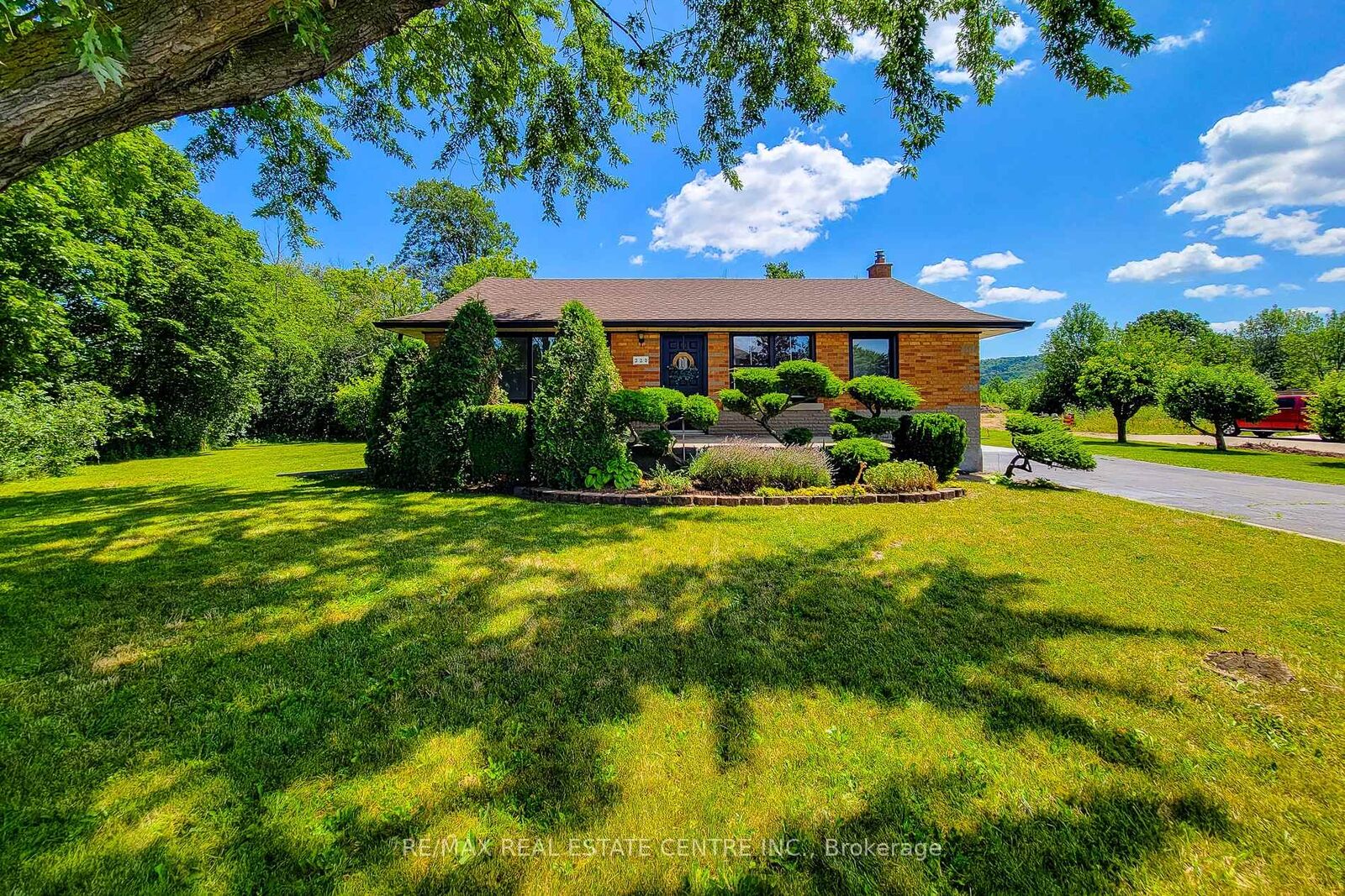 Property Photo:  220 Winona Road  ON L8E 5K4 