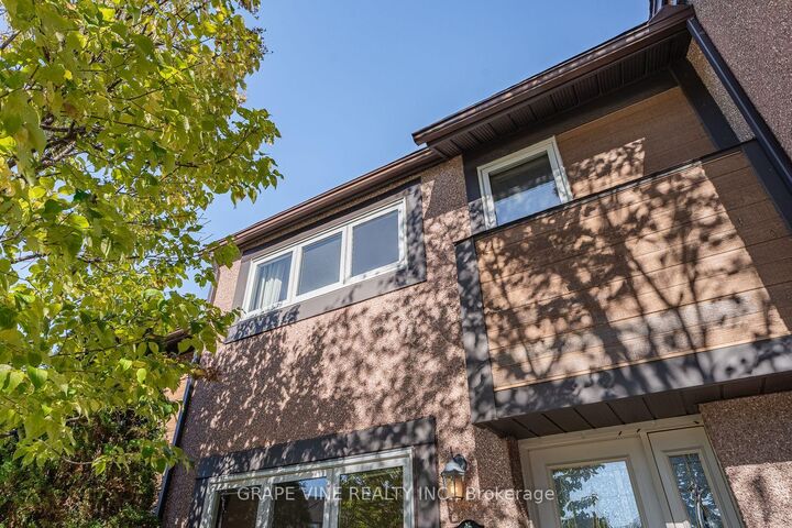 Property Photo:  181 Huntridge Private 34  ON K1V 9J3 