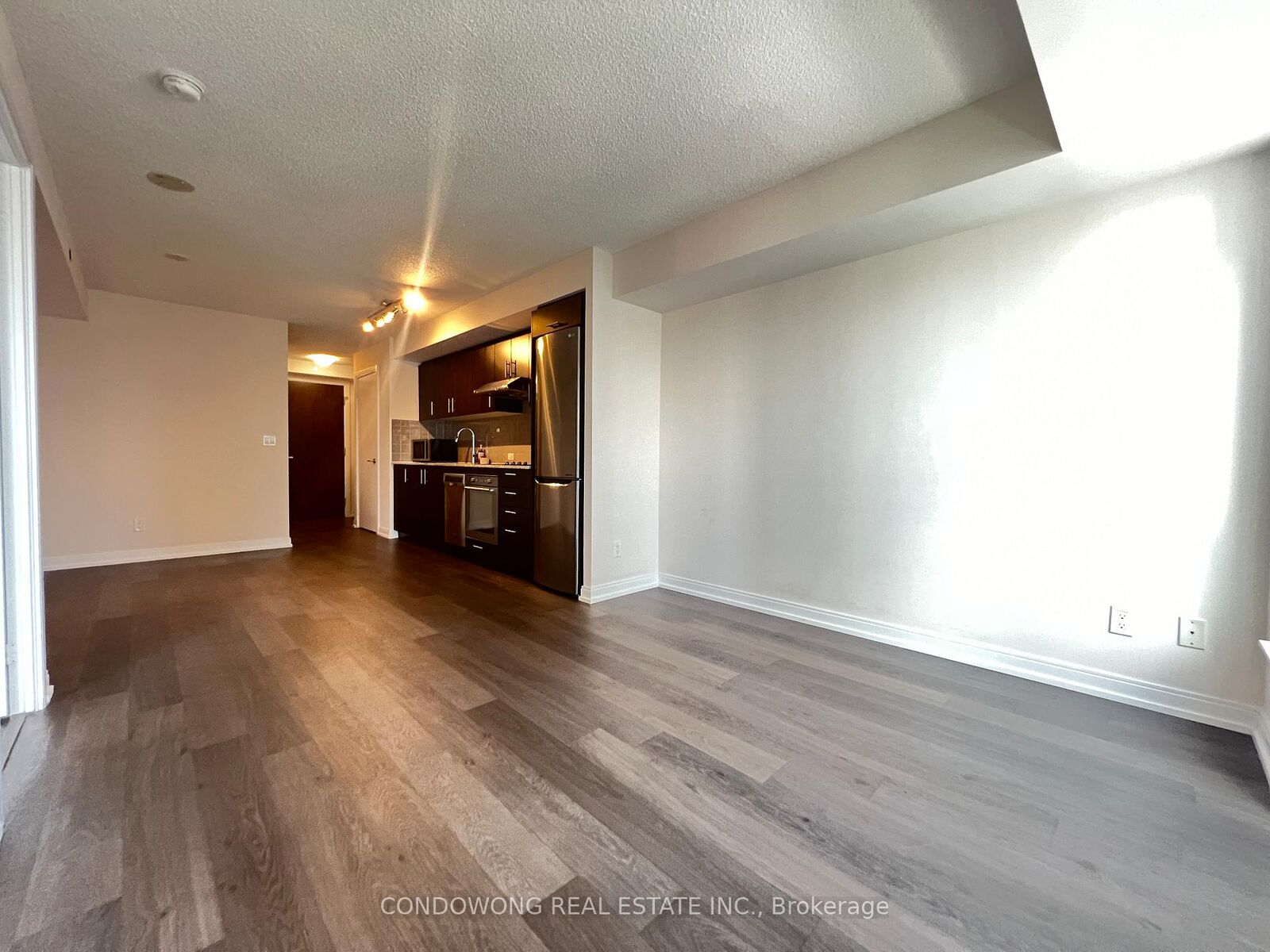 Property Photo:  255 Village Green Square 1701  ON M1S 0L7 