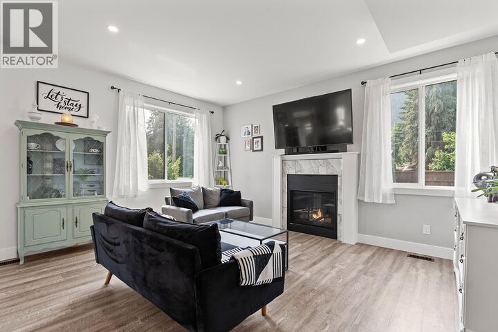 Property Photo: 1441 20 Avenue Southeast 1 BC V1E 2M9