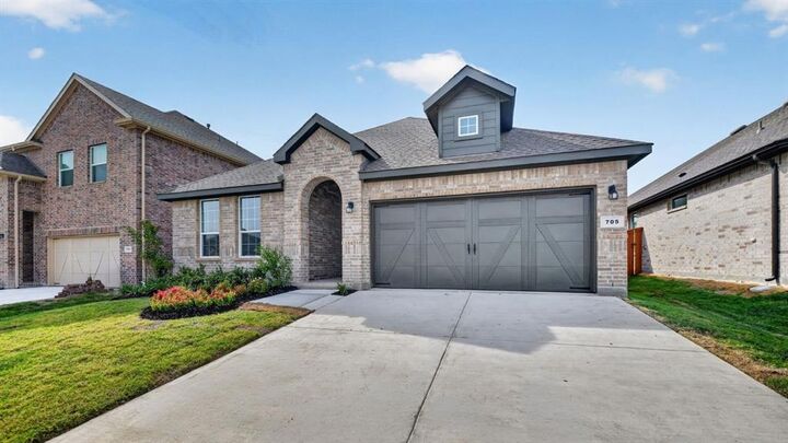 Property Photo: 705 Celestial Way TX 76008