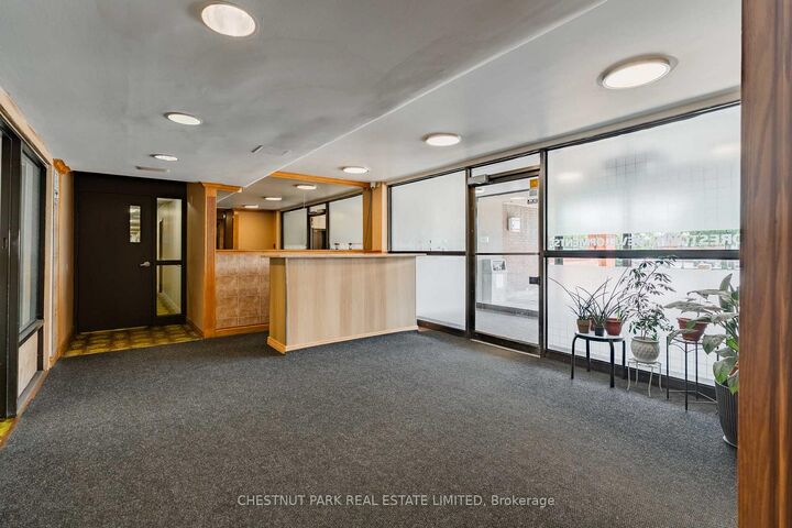 Property Photo:  1060 Caven Street 109  ON L5G 4J5 
