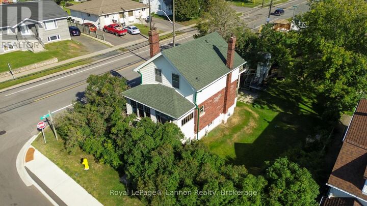 Property Photo:  42 Gordon Avenue  ON P7A 7C8 