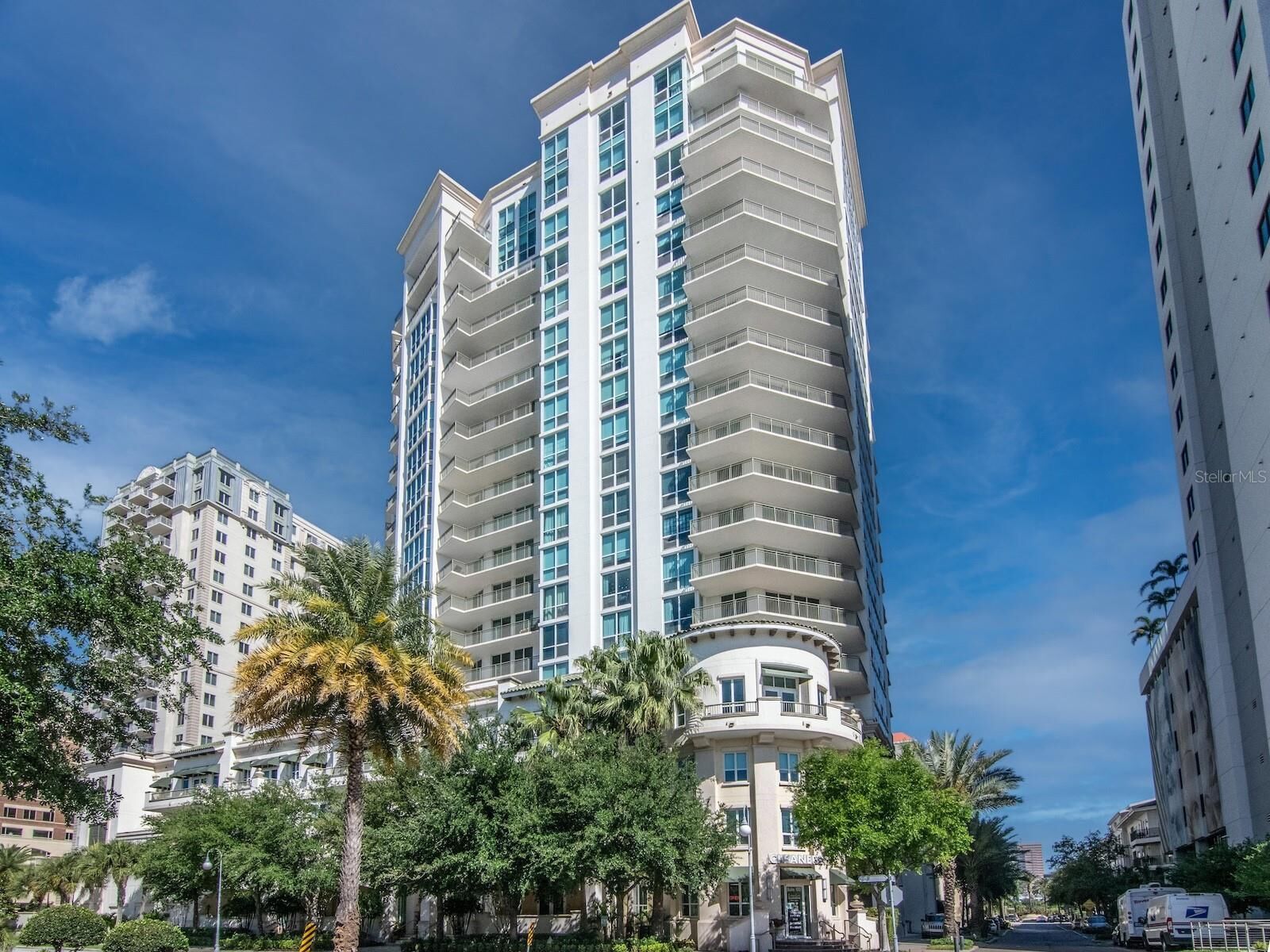 Property Photo: 450 Knights Run Avenue 803 FL 33602