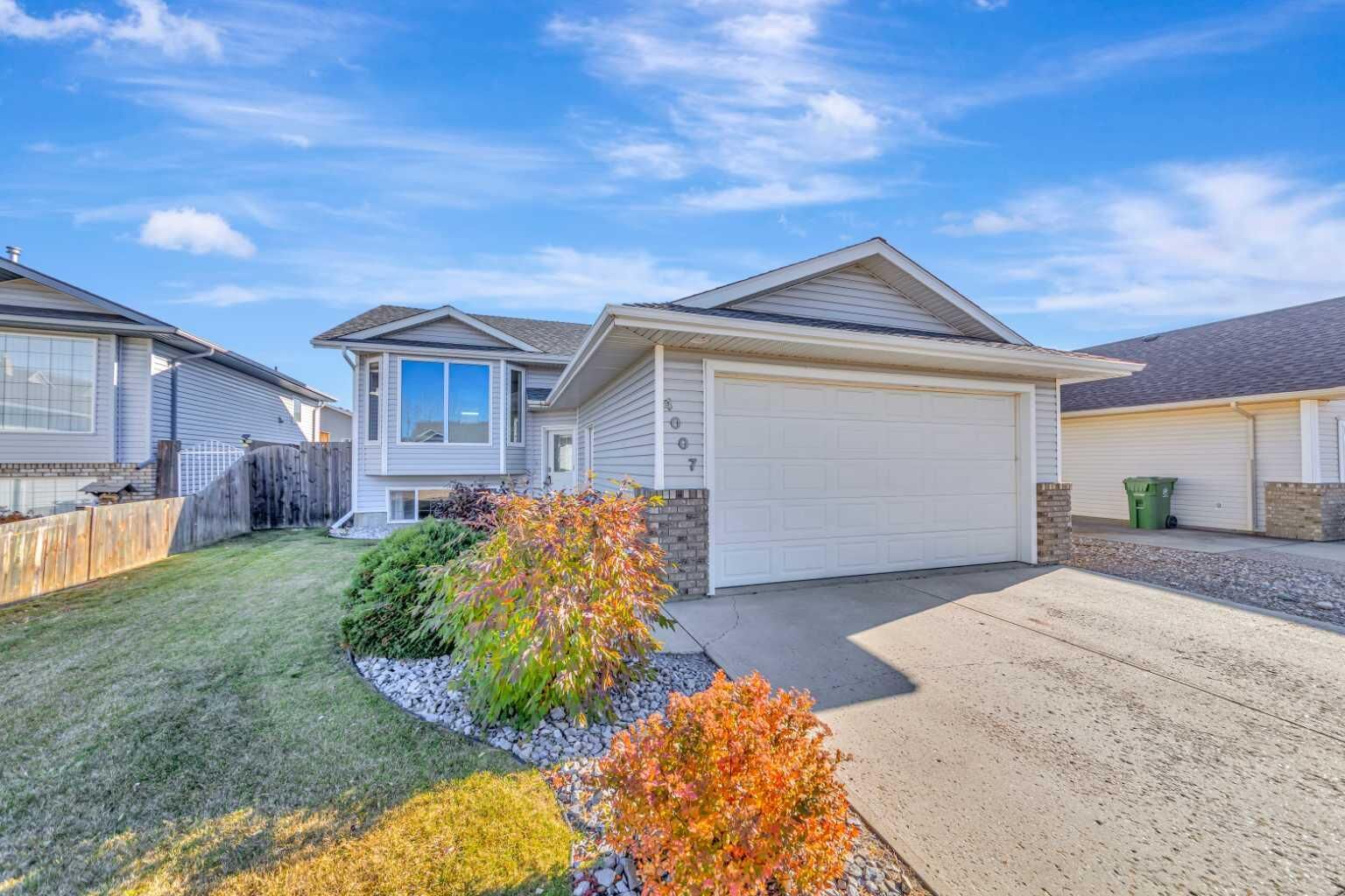 Property Photo: 4007 67 Avenue AB T9V 3G7
