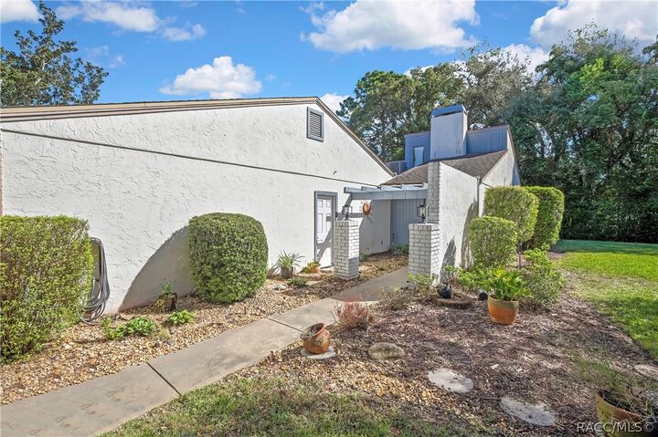 Property Photo:  8 Pinewood Gardens  FL 34446 