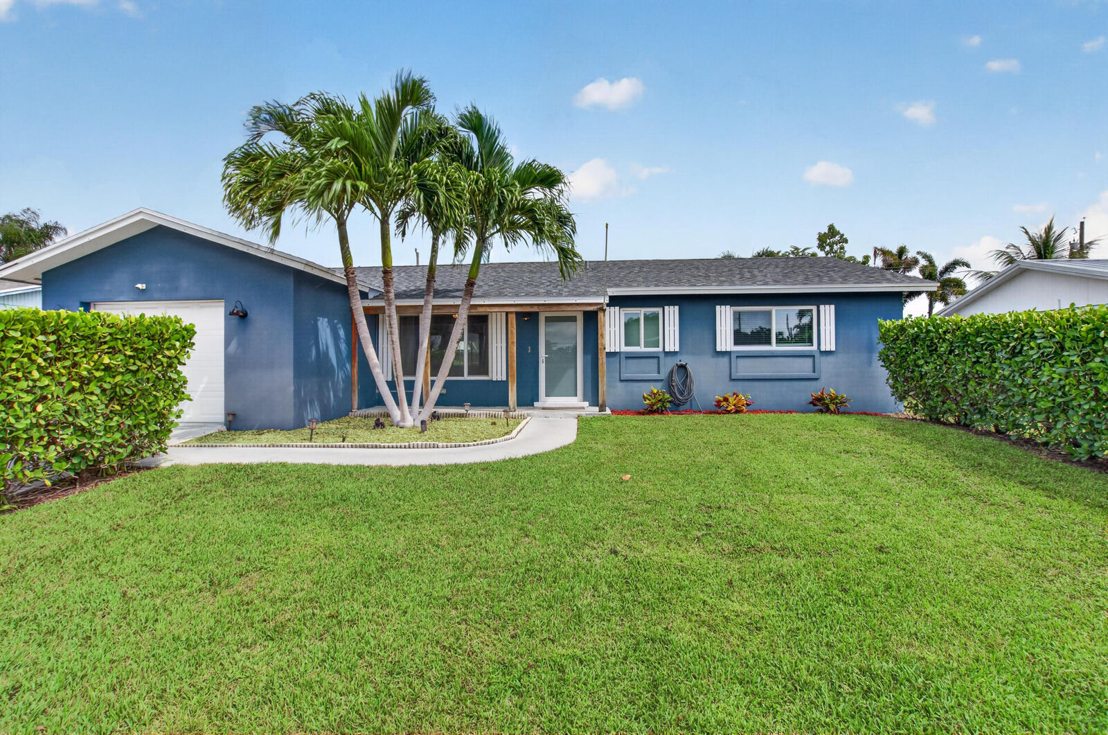 Property Photo: 1023 SW 25th Place FL 33426