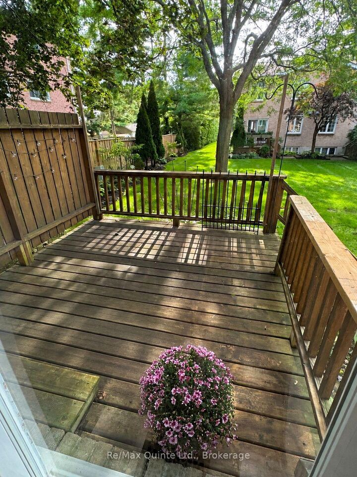 Property Photo:  11 Janlyn Crescent 8  ON K8N 5R4 