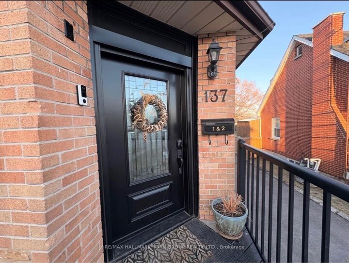 Property Photo:  137 Rosehill Boulevard Upper  ON L1J 5G8 
