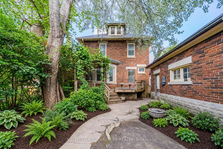 Property Photo:  239 Ridout Street S  ON N6C 3Y3 