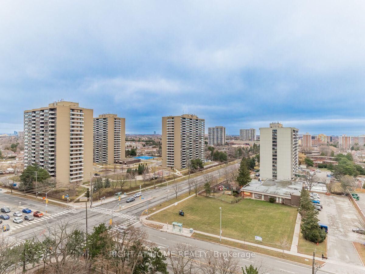 Property Photo:  2550 Pharmacy Avenue 1206  ON M1W 1H9 