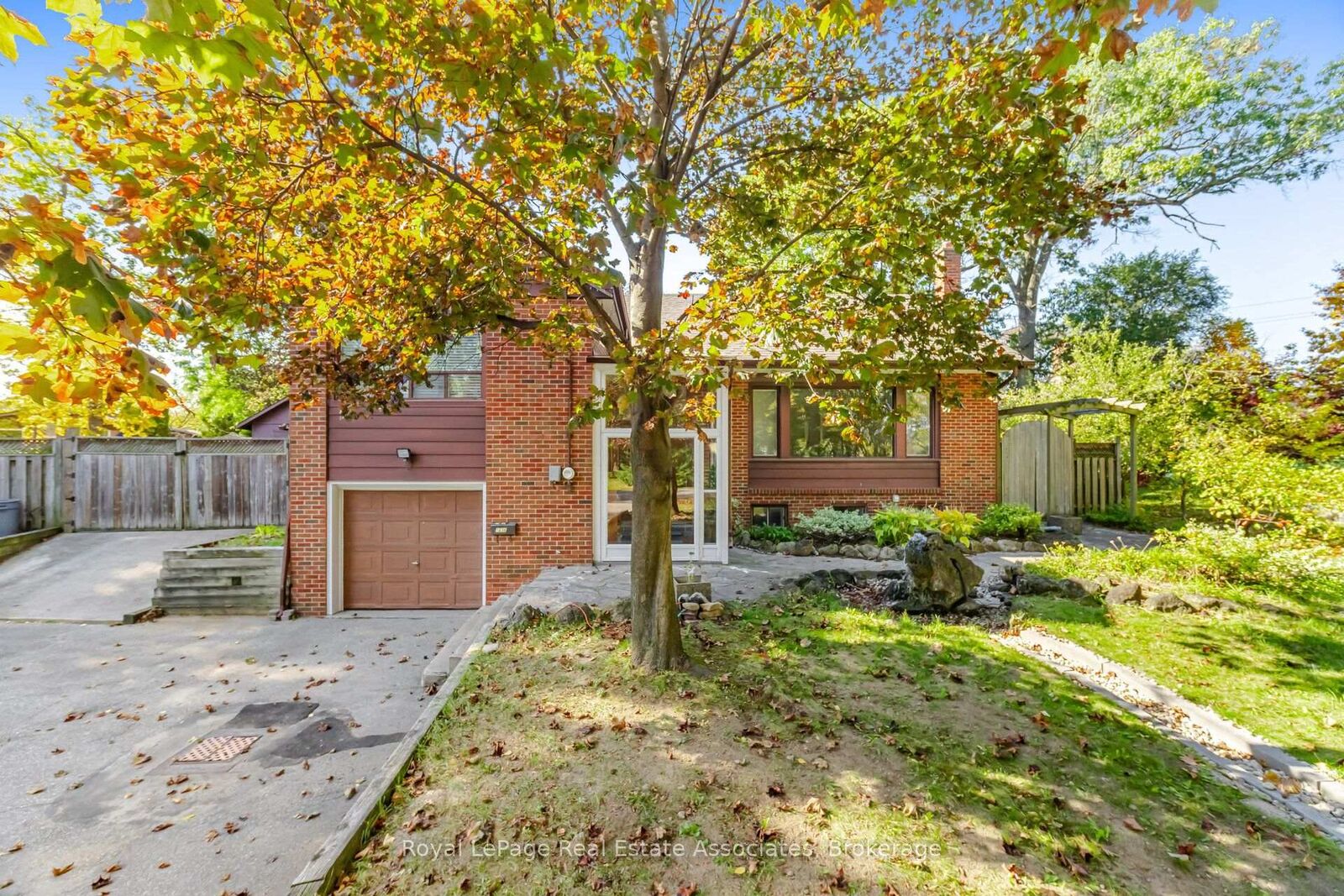 Property Photo:  1636 Springwell Avenue  ON L5J 3H9 
