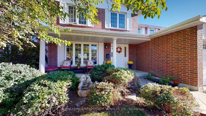 Property Photo:  1728 Bough Beeches Boulevard  ON L4W 2B9 