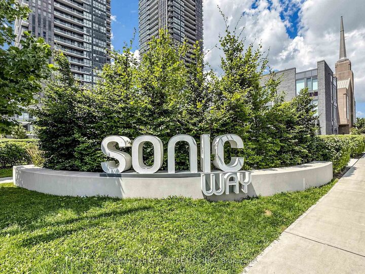 Property Photo:  2 Sonic Way 2912  ON M1H 3G3 