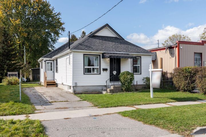 Property Photo: 350 Oshawa Boulevard S ON L1H 5S4