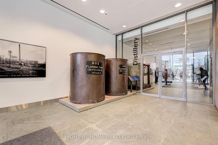 Property Photo:  33 Mill Street 1709  ON M5A 3R3 