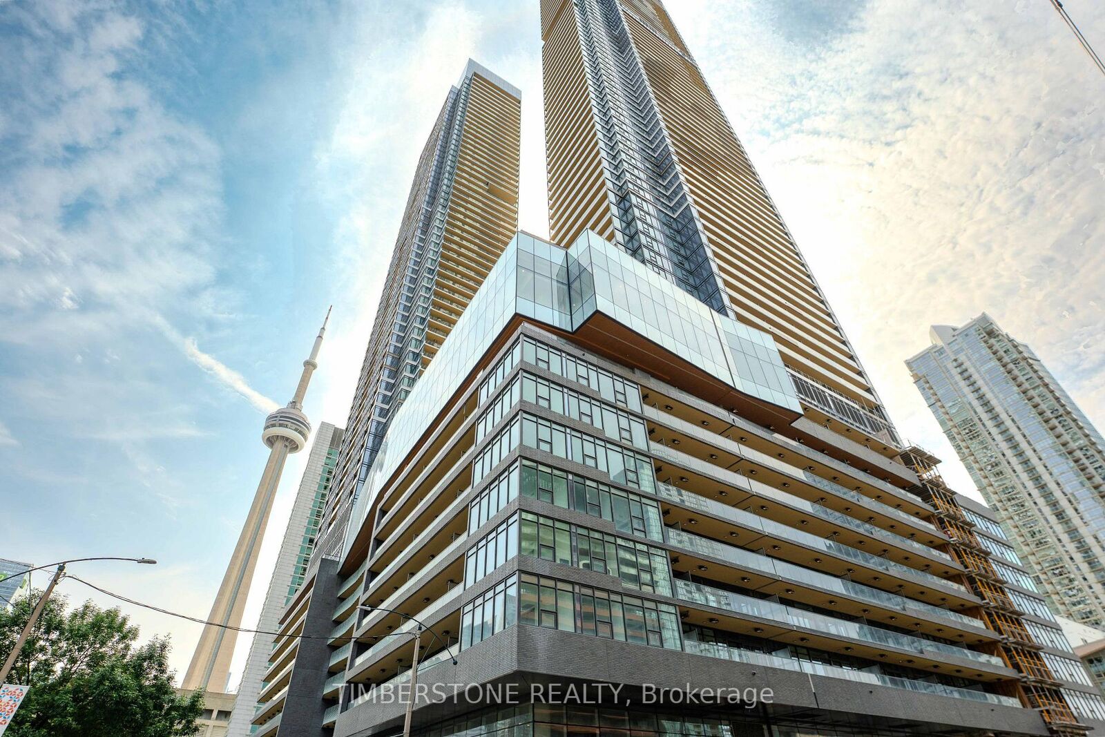 Property Photo: 3 Concord Cityplace Way 333 ON M5V 0X4