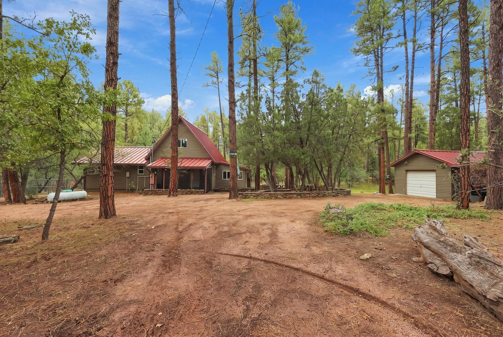Property Photo: 5844 W Robin Way AZ 85544